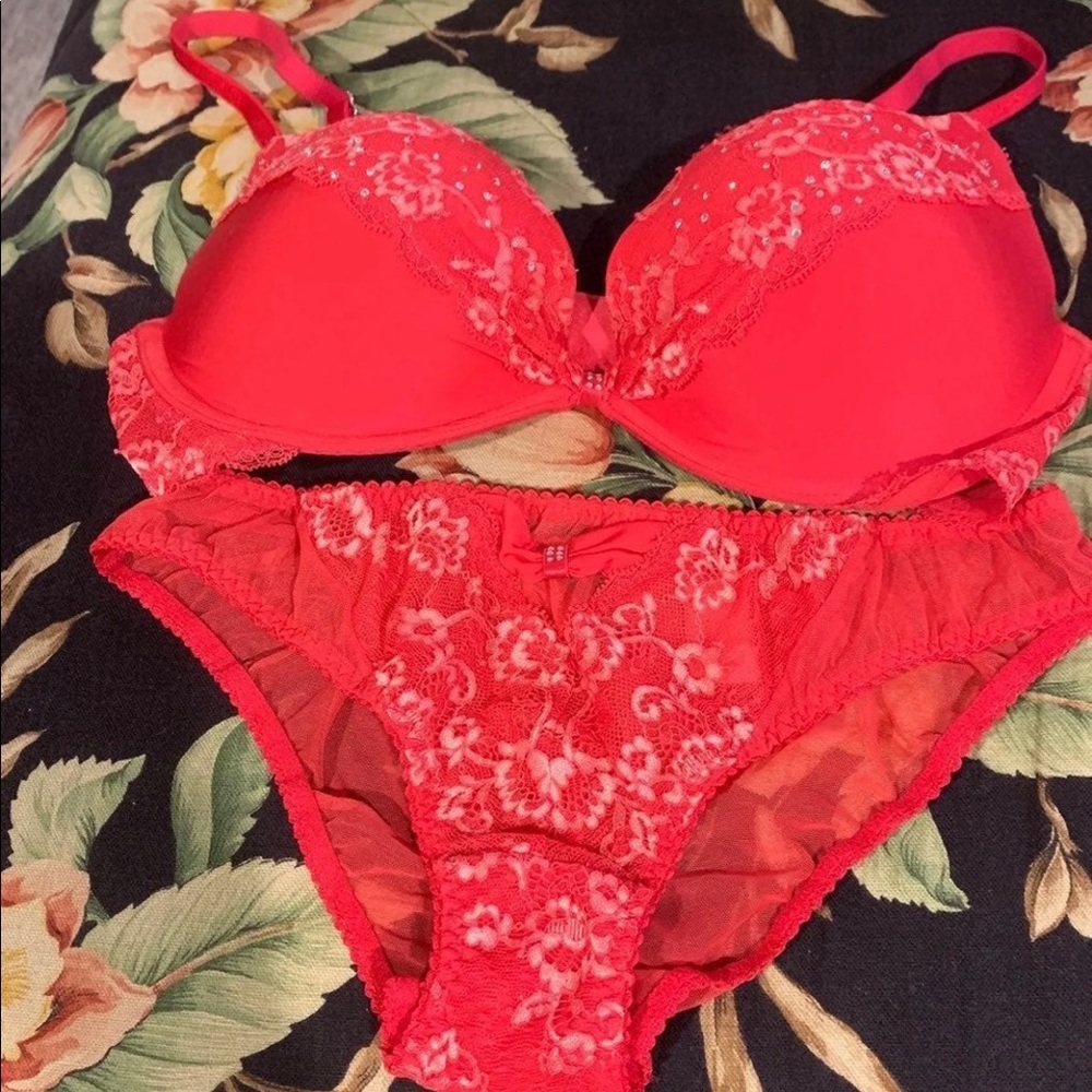 VS limited edition Temptation bra/panty